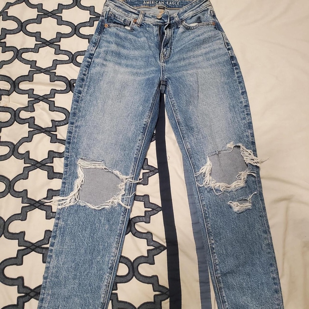 American Eagle Outfitters Women's Blue Ripped Jeans